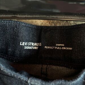 Levi Strauss Signature Shaping Perfect Pull On Skinny Jeans Women’s Size 12